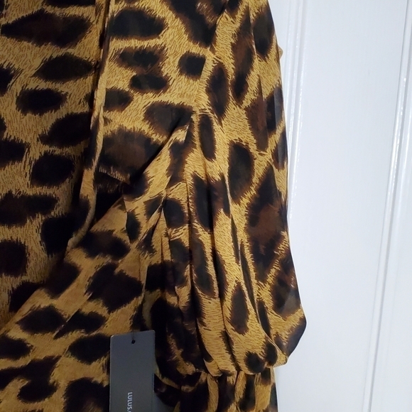 LEOPARD Print Bell Sleeve Top - Picture 6 of 9